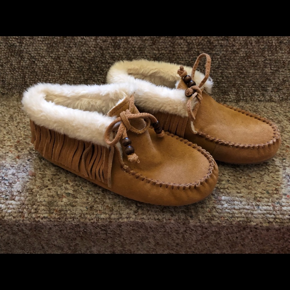 Minnetonka Erika Fringe Faux Fur Lined Slipper